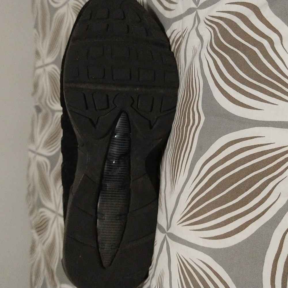 Shoes - Picture 5 of 8